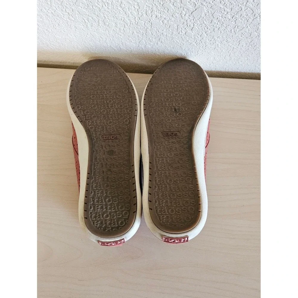 Taos Womens Court Slip On Shoes Red Leather Perforated Sneakers Size 9